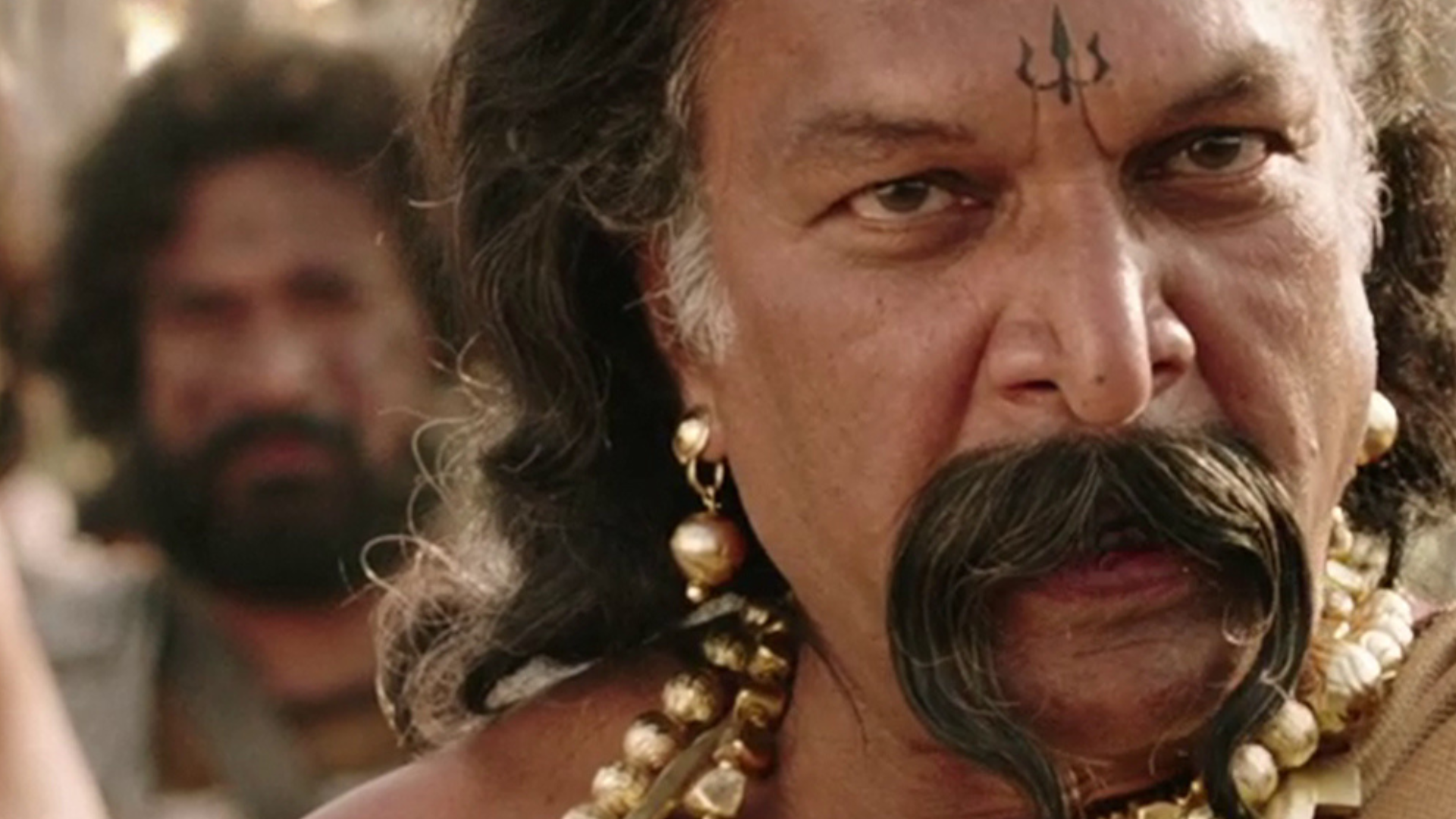 Who are the supporting cast and cameo appearances in Varanasi